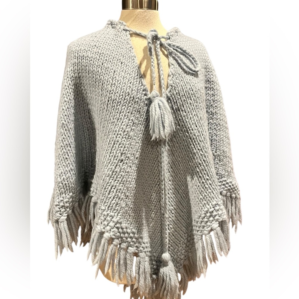 ❌sold at live❌Vintage handcrafted knitted crochet poncho with tassel tie front - Picture 2 of 9
